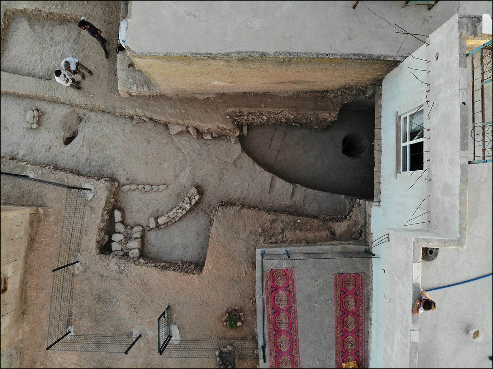 A bird’s-eye-view of the excavation site.