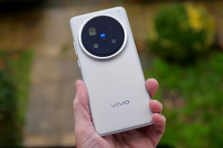 A person holding the Vivo X200 Pro.