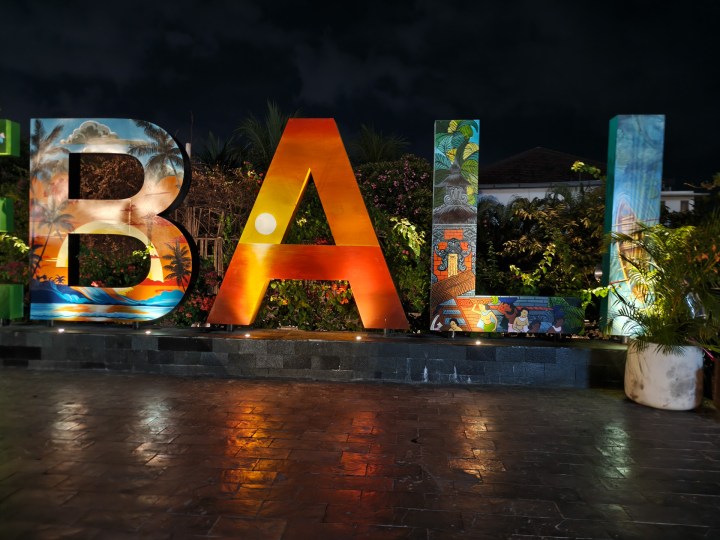 Low-light photo of a "Bali" sign taken with the Find X8 Pro