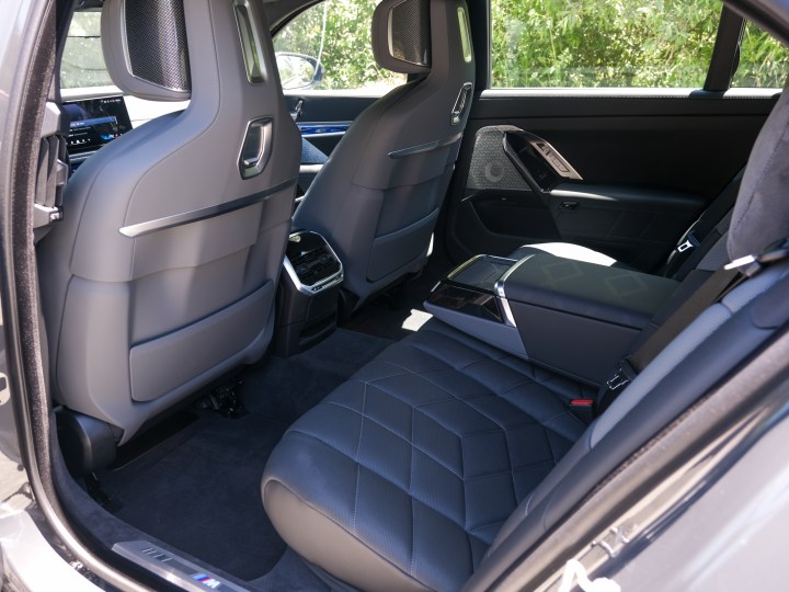 Rear seats of the BMW i7 eDrive50.