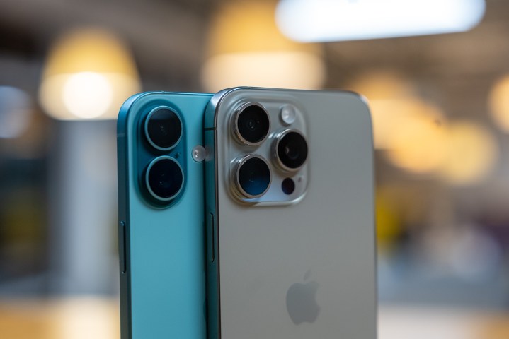 alt text: Close-up of the cameras on the iPhone 16 Plus and iPhone 16 Pro Max.