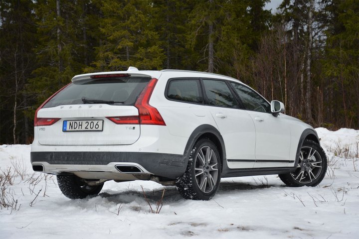 2017 Volvo V90 Cross Country