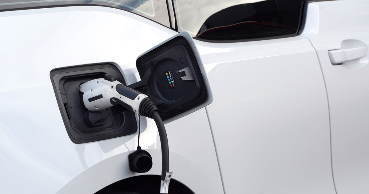 Electric Vehicles: Weighing the Pros and Cons