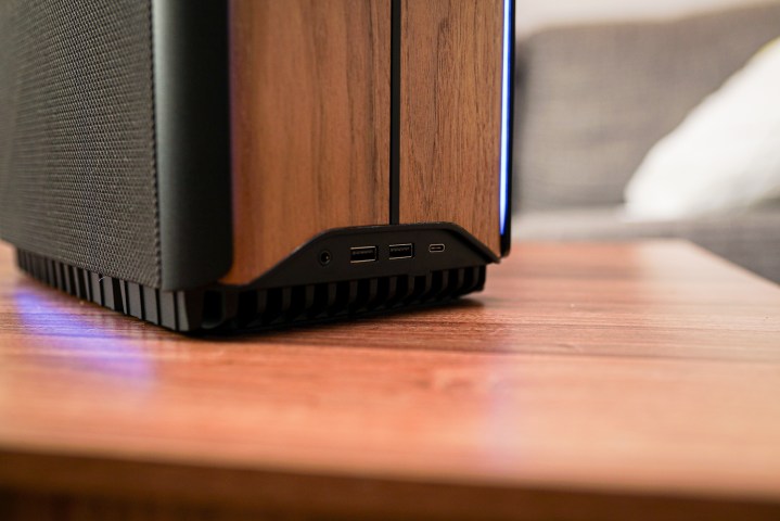 Ports on the Corsair One i500.