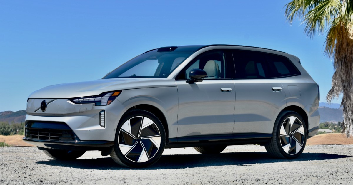 2025 Volvo EX90 Review: A Stylish Electric SUV Hampered by Software Delays