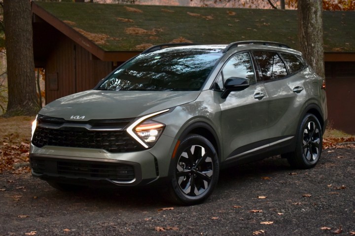 2024 Kia Sportage PHEV front quarter view.