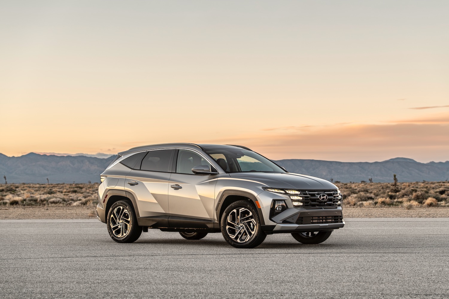 2025 Hyundai Tucson Plug-In Hybrid front three-quarter view highlighting the updated grille and DRLs.