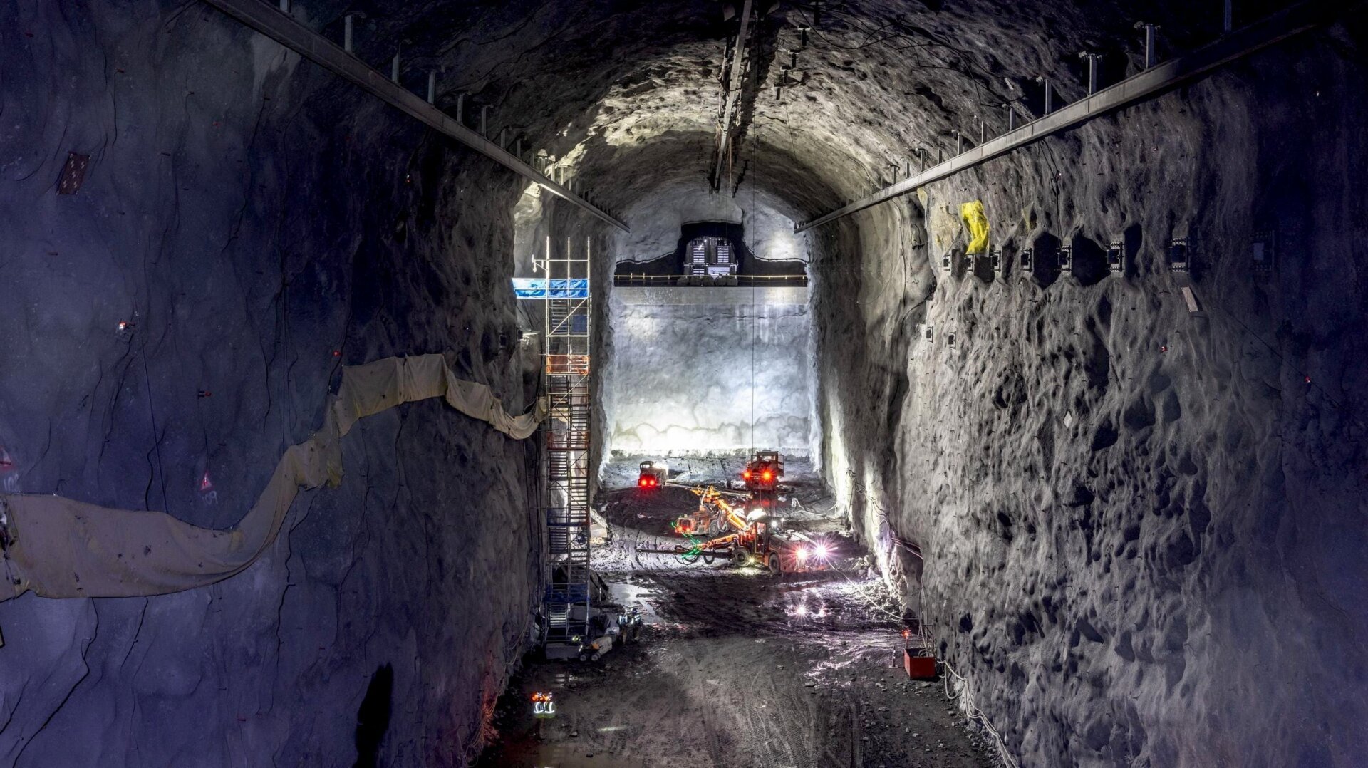 Massive Caverns Excavated for DUNE Neutrino Experiment in South Dakota