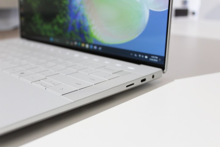 The side profile of the Dell XPS 14, showing the ports.