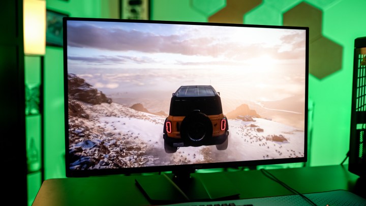 Forza Horizon 5 running on the MSI MPG 321URX.