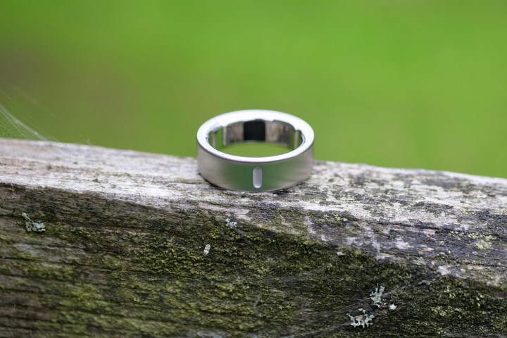 The notch on the Oura Ring 4.