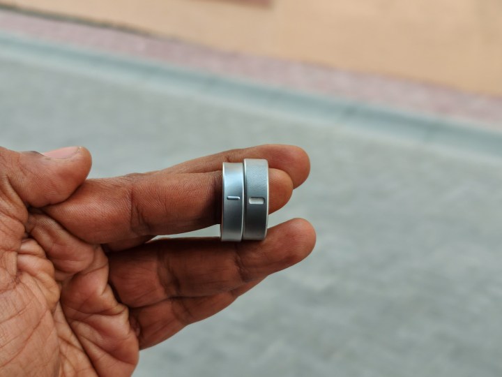 Oura Ring 4 and Galaxy Ring on a finger.