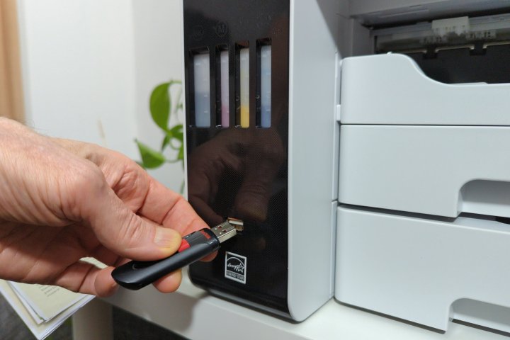 A convenient USB port allows easy walk-up printing at the EcoTank Pro ET-5850.