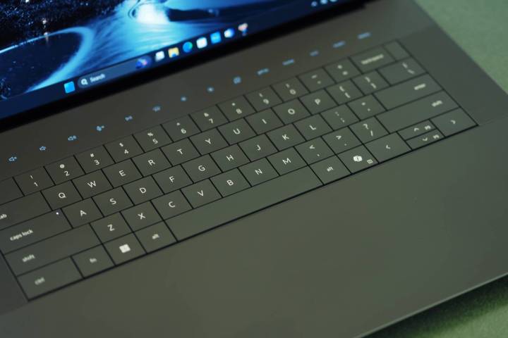 The keyboard and invisible trackpad of the XPS 16.