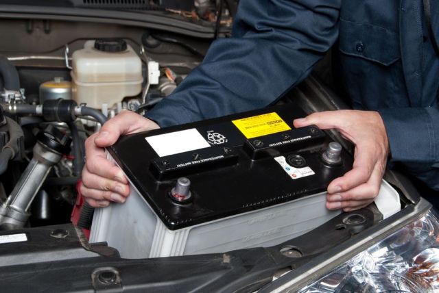 alt text: Removing a car battery