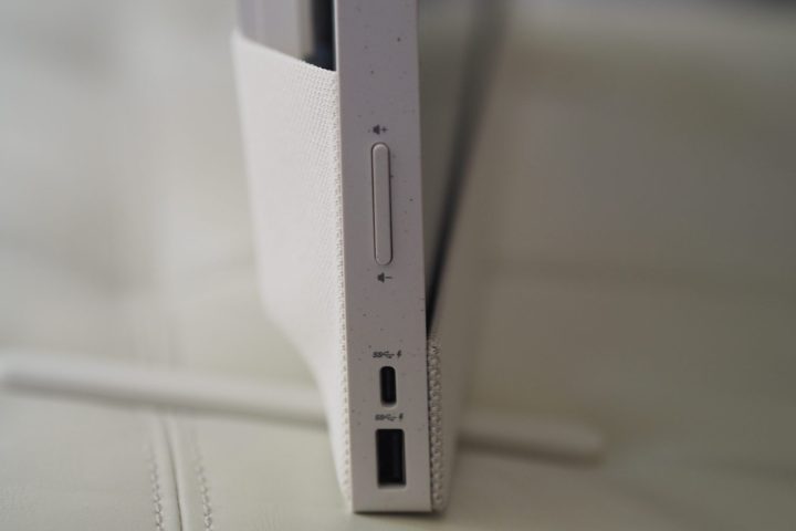 alt: Right side view of the HP Envy Move, showcasing the available ports.