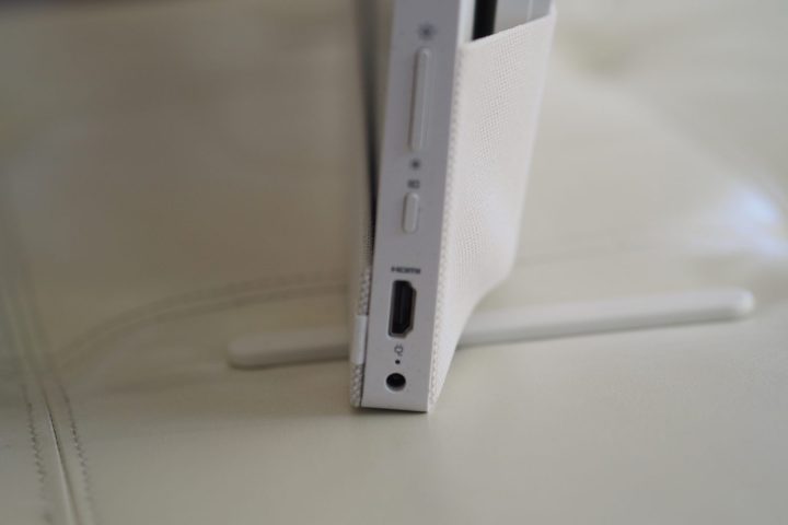 alt: Left side view of the HP Envy Move, displaying the available ports.