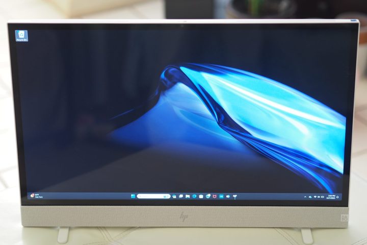 alt: Front view of the HP Envy Move, showcasing its display.