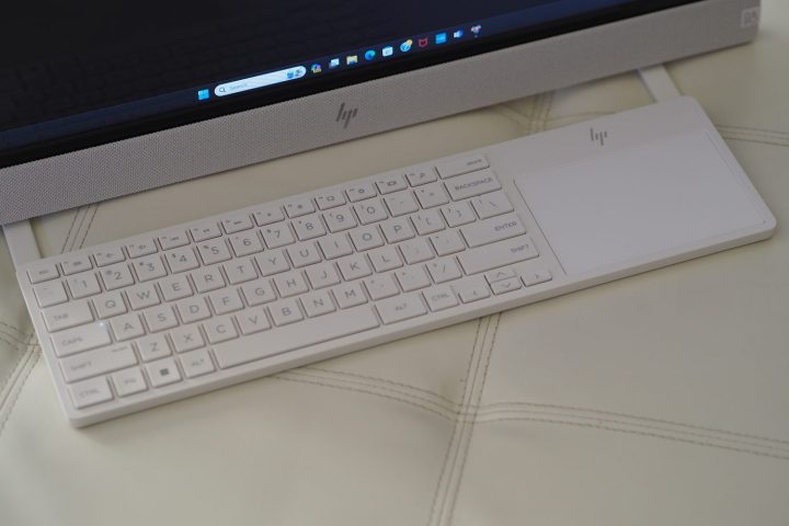 alt: The HP Envy Move with the keyboard placed on top.