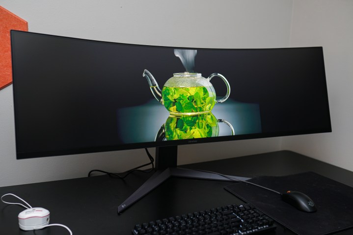 An HDR demo running on the LG UltraGear 45 monitor.