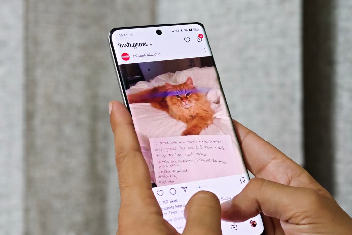 AI Screen Recognition feature on the Realme GT 6 held in hand.