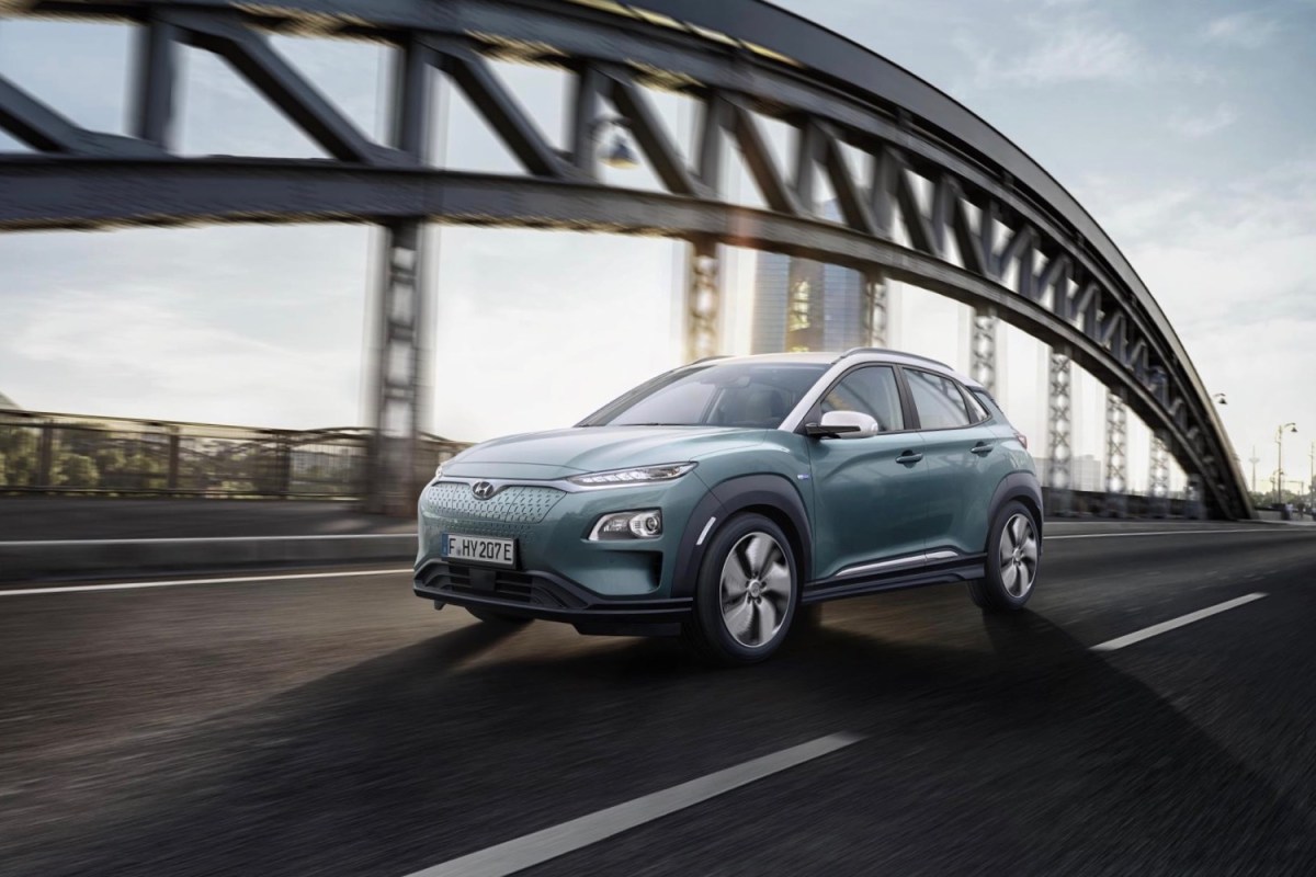 alt text showcasing the compact crossover design and electric powertrain of the Hyundai Kona Electric.