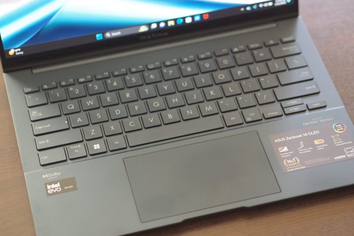 alt text: A top-down view of the Asus Zenbook 14 OLED 2024's keyboard, highlighting its spacious layout.