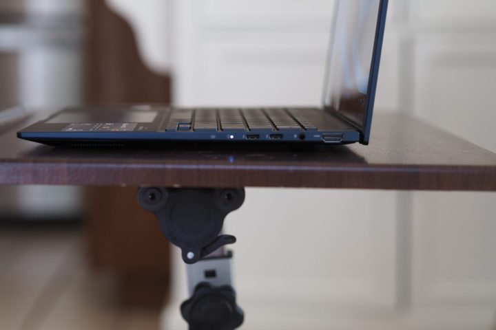 alt text: A side view of the Asus Zenbook 14 OLED 2024, showcasing the lid and port selection.