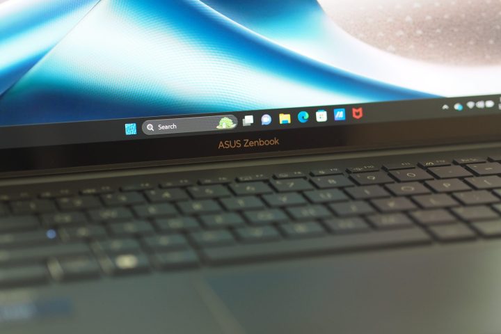 alt text: The Asus Zenbook 14 OLED 2024's front profile, featuring the Asus logo.