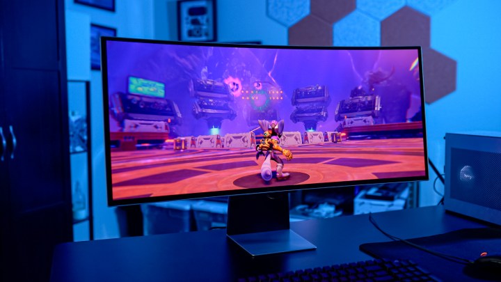 Alt: Gameplay of Ratchet and Clank: Rift Apart on the Samsung Odyssey OLED G8 showcasing its 21:9 ultrawide aspect ratio.