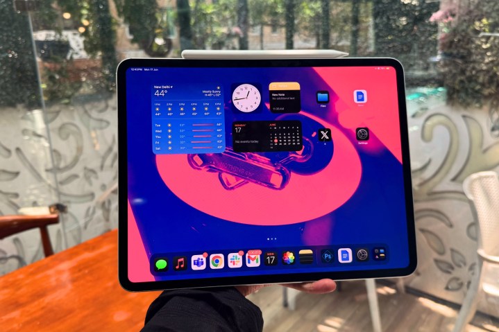 home Screen of an iPad Pro that boots iPadOS 18.