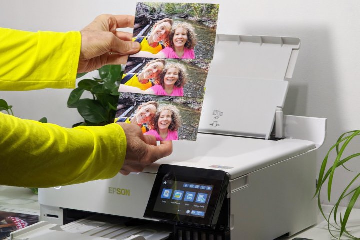 Alan compares draft, standard, and hig-quality photos from Epson