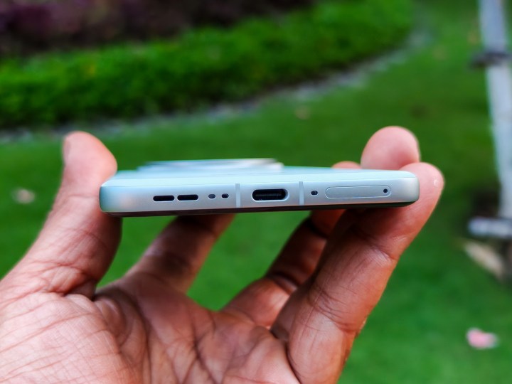 The USB-c port on the Oppo Find X8 in a hand