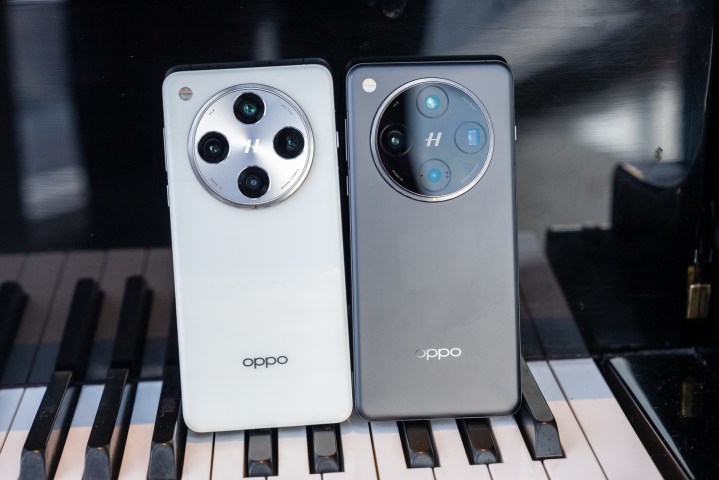 The two Find X8 Pro colors