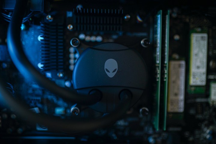 CPU cooler in the Alienware Aurora R16.