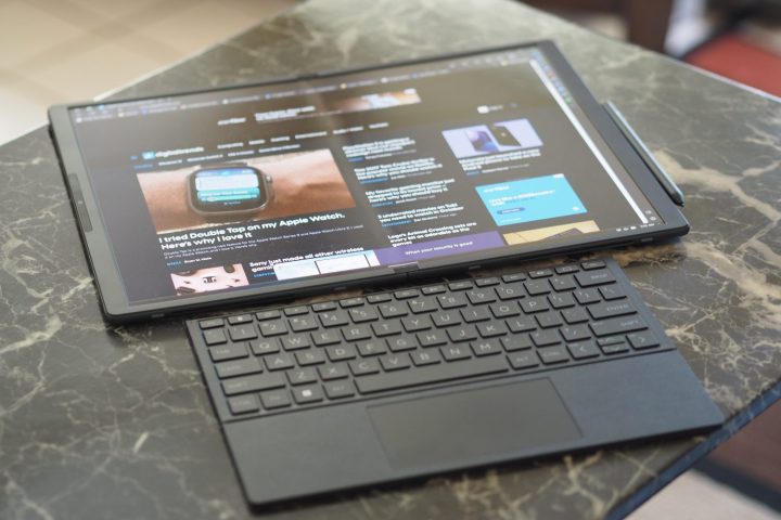 alt: A top-down view of the HP Spectre Foldable PC in tablet mode, with the keyboard positioned beside it.