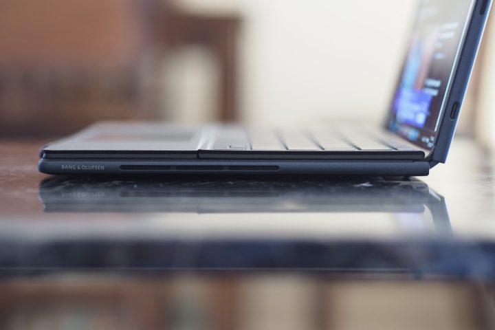 alt: A side view of the HP Spectre Foldable PC, showcasing the speakers and the closed lid.