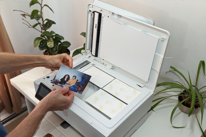 Placing photos on the HP Envy Inspire 7955e