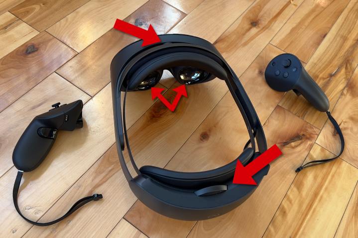 alt: Diagram highlighting the three key adjustment points on the Meta Quest Pro for achieving optimal display clarity: vertical placement, IPD, and glasses spacing.