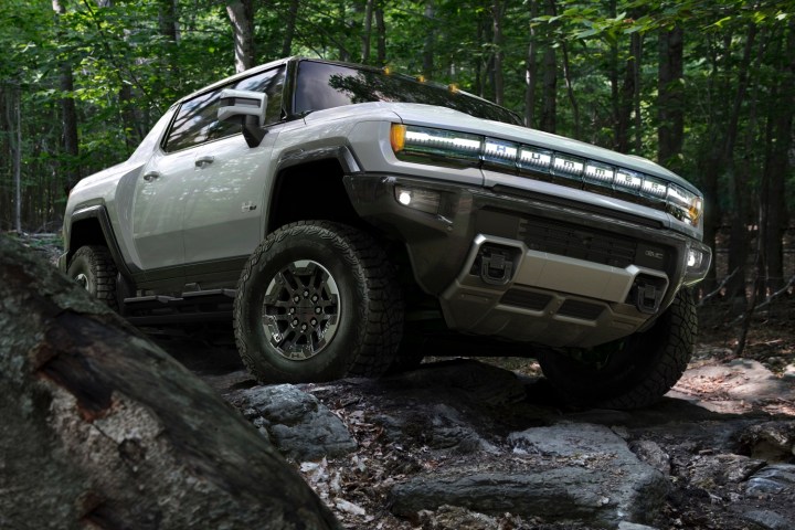 alt text: A GMC Hummer EV, demonstrating its fast-charging capabilities despite a 400V architecture.