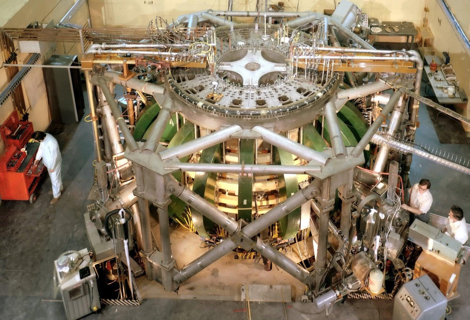 The Princeton Large Torus, a tokamak demonstrating the feasibility of fusion in 1975.