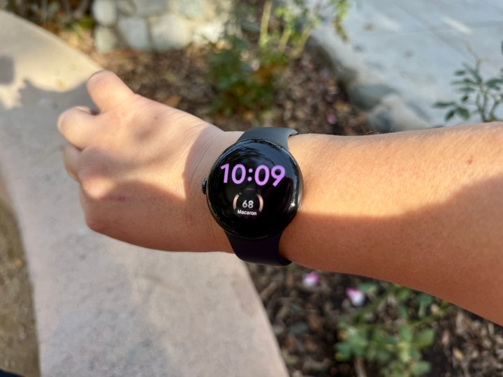 Changing watch faces on Pixel Watch 3.