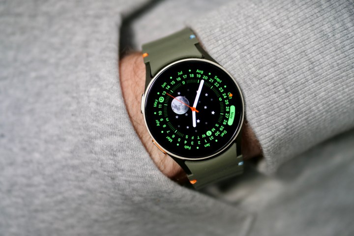 A person wearing the 40mm Samsung Galaxy Watch 7.