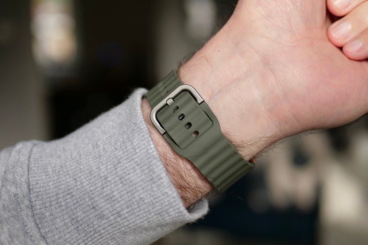 A person wearing the 40mm Samsung Galaxy Watch 7, showing the strap.