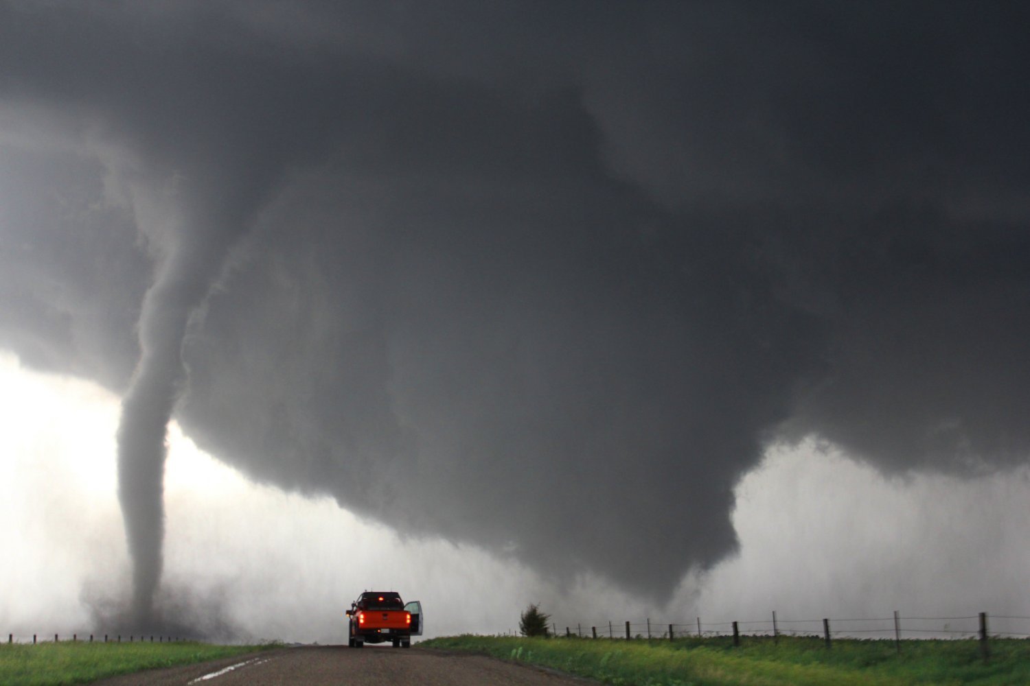 Google DeepMind's GenCast: Revolutionizing Weather Prediction with AI