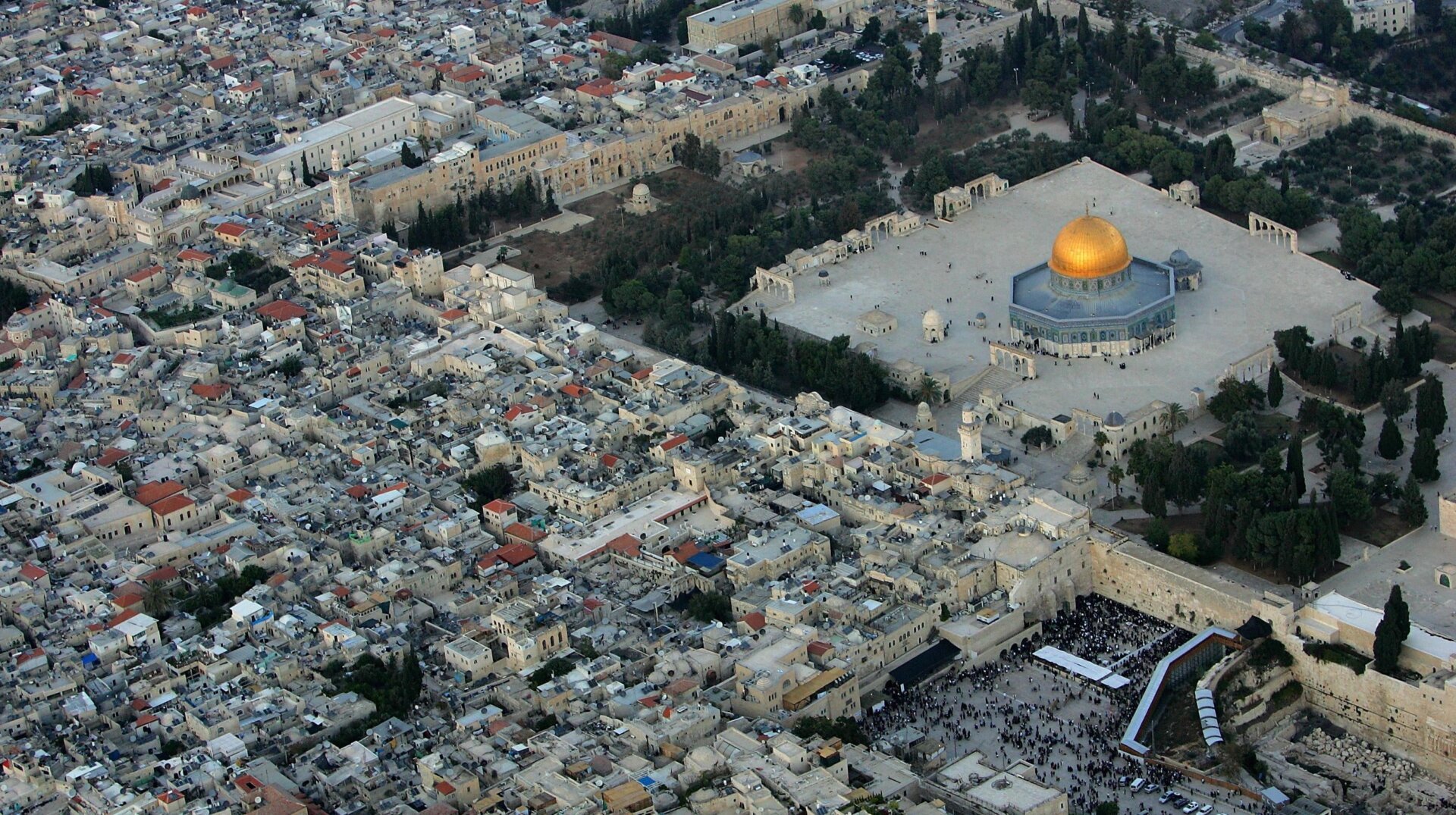 Crusader-Era Hand Grenades Unearthed in Jerusalem