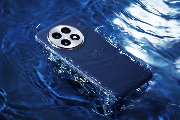 OnePlus 13 in water.