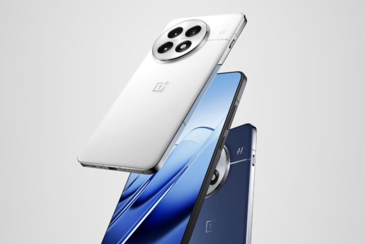 OnePlus 13 front and back renders.