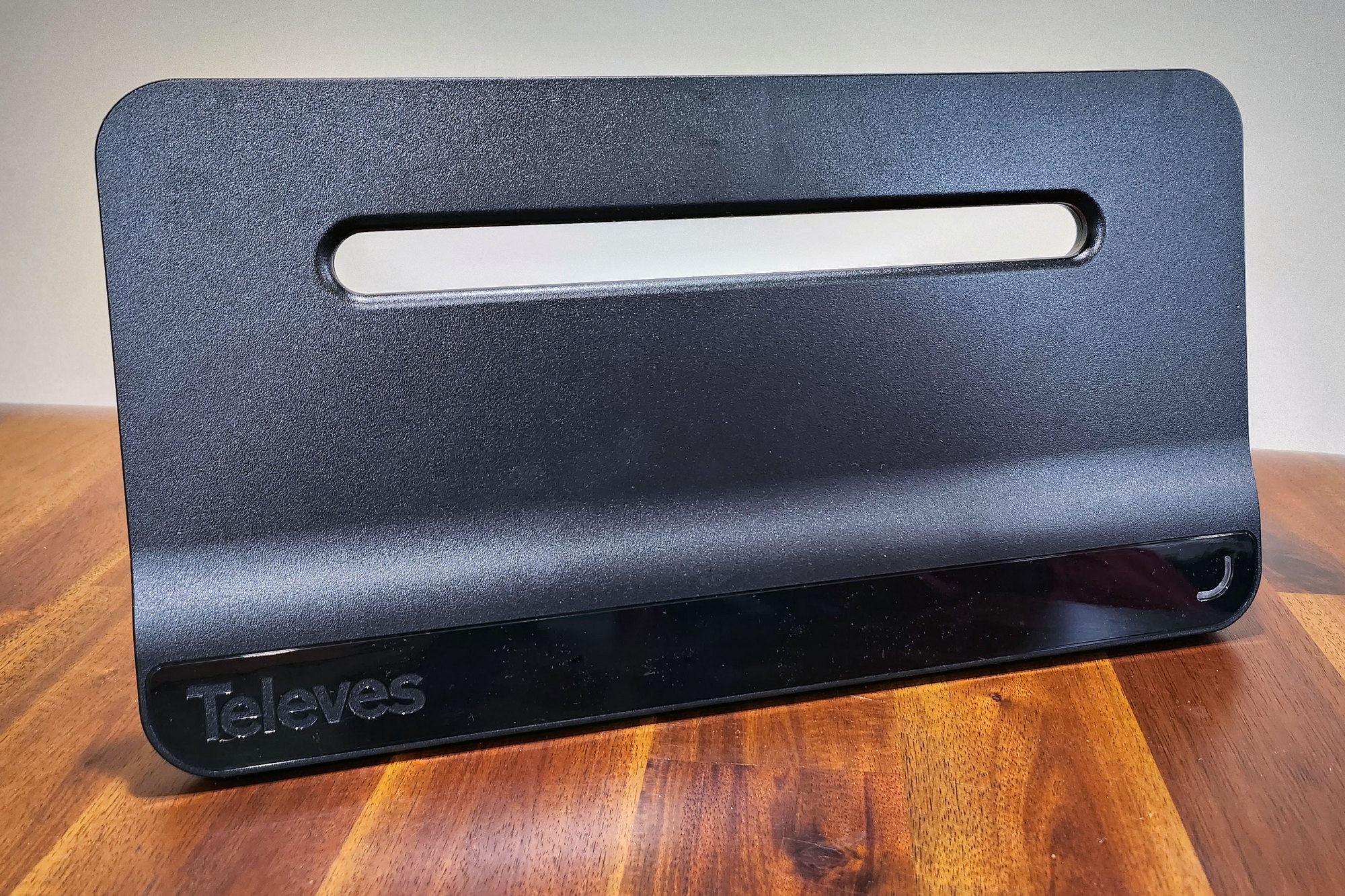 alt text: Televes Bexia amplified indoor TV antenna.