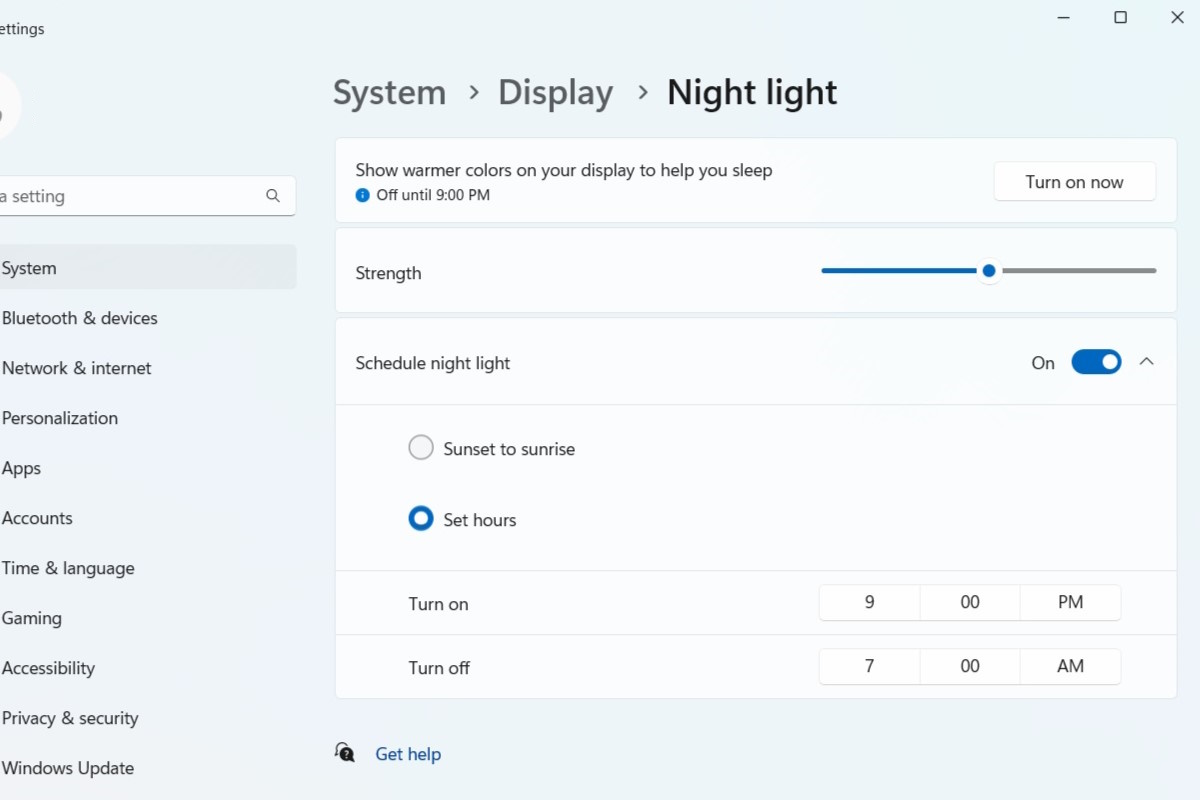 Setting custom hours for Night Light activation.